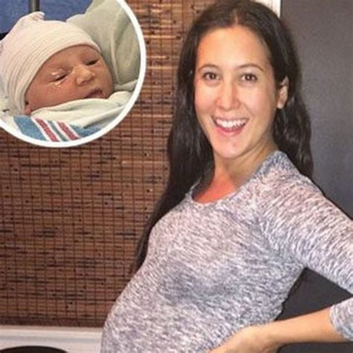 Vanessa Carlton On Her Jewish Ethnicity And Relationship With Mom |