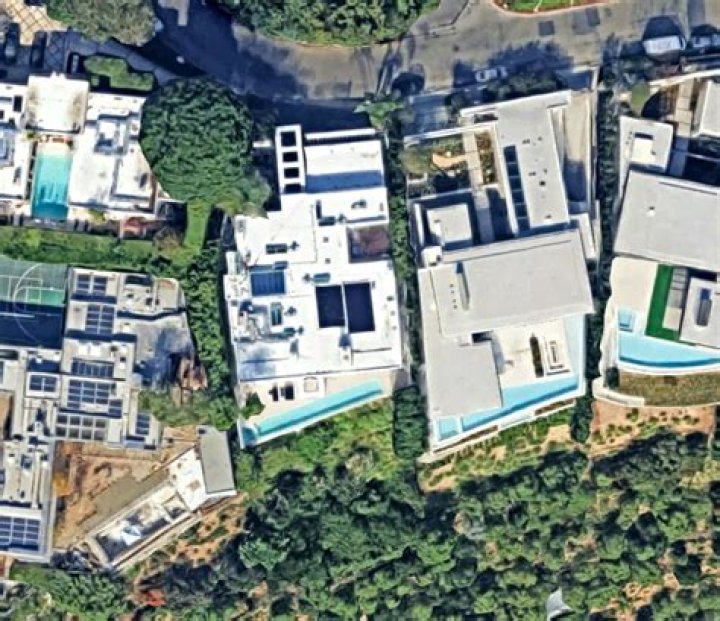 Where Does Keanu Reeves Live And How Big Is His House? ·